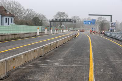 Baustelle der Schlachthofbr?cke der Autobahn A40 in Bochum - A40-Sperrung bei Bochum endet.-stock-foto