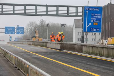 Baustelle der Schlachthofbr?cke der Autobahn A40 in Bochum - A40-Sperrung bei Bochum endet.-stock-foto