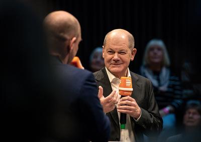 Politik, Live-Radioshow mit Olaf Scholz in Berlin-stock-photo