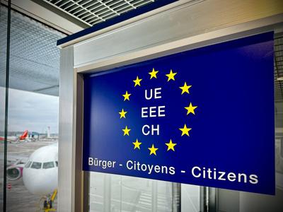 Flughafen, europ?ische Union, Grenzkontrolle, Schengen-Raum, Reisen, B?rger, Freiz?gigkeit, EU-B?rger, Mobilit?t, Sicher-stock-foto