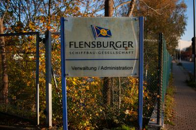 Flensburg, Schleswig-Holstein Eingang / Verwaltung / Administration der Flensburger Schiffbau-Gesellschaft (FSG). Aufnah-stock-foto