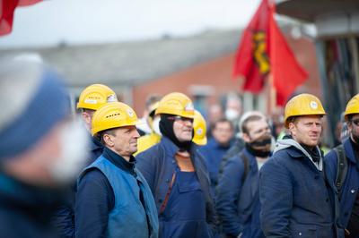 Flensburg, Schleswig-Holstein, Warnstreik der IG Metall Arbeiter nehmen teil auf einer Kundgebung der IG Metall Flensbu-stock-foto