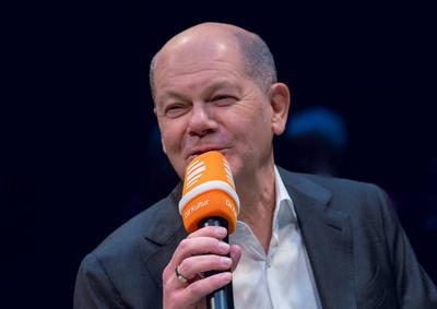 Politik, Live-Radioshow mit Olaf Scholz in Berlin-stock-foto