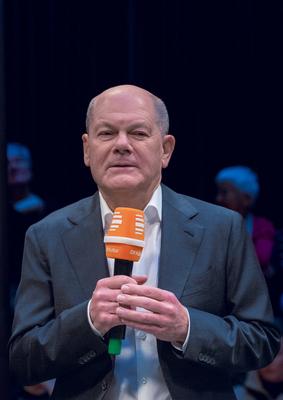 Politik, Live-Radioshow mit Olaf Scholz in Berlin-stock-foto