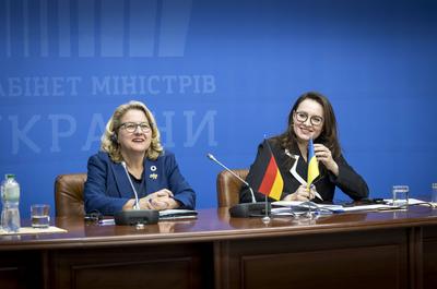 Reise BMin Schulze in die Ukraine-stock-photo