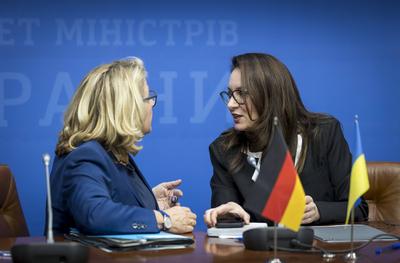 Reise BMin Schulze in die Ukraine-stock-photo