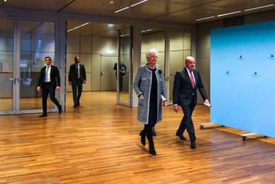 Pressekonferenz der Europaeischen Zentralbank nach der EZB Ratssitzung-stock-foto