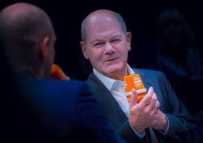 Politik, Live-Radioshow mit Olaf Scholz in Berlin-stock-photo