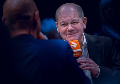 Politik, Live-Radioshow mit Olaf Scholz in Berlin-stock-photo