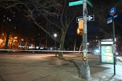 Two people shot at lafayette gardens nycha housing complex in brooklyn new york-stock-foto