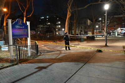 Two people shot at lafayette gardens nycha housing complex in brooklyn new york-stock-foto