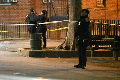 Two people shot at lafayette gardens nycha housing complex in brooklyn new york-stock-foto