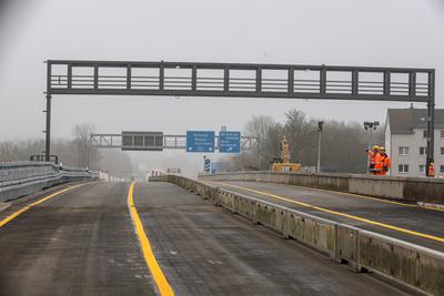 Baustelle der Schlachthofbr?cke der Autobahn A40 in Bochum - A40-Sperrung bei Bochum endet.-stock-foto