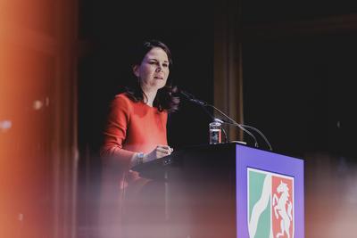 Aussenministerin Baerbock bei Veranstaltung Waffenstillstand im Libanon-stock-photo