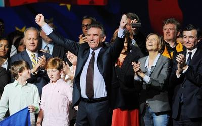 Bildnummer: 57680333  Datum: 25.03.2012  Copyright: imago/PanoramiCPr?sidentschaftskandidat Francois Bayrou (Frankreich/Mouvement Democrate MoDem) neben Marielle de Sarnez und Philippe Douste Blazy - Wahlkampfveranstaltung in Paris - 25/03/2012 ChristianLiewig/FEP/Panoramic PUBLICATIONxNOTxINxFRAxITAxBEL People Politik Pr?sidentschaftskandidat x1x xsk 2012 quer Aufmacher premiumd 57680333 Date 25 03 2012 Copyright Imago Panoramic Presidential candidate Fran?ois Bayrou France Mouvement Democrate Modem next to Marielle de Sarnez and Philippe Douste Blazy Election campaign event in Paris 25 03 2012 ChristianLiewig FEP Panoramic PUBLICATIONxNOTxINxFRAxITAxBEL Celebrities politics Presidential candidate x1x xSK 2012 horizontal Highlight premiumd-stock-photo