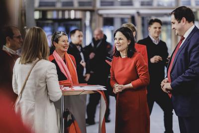 Aussenministerin Baerbock bei Veranstaltung Waffenstillstand im Libanon-stock-photo