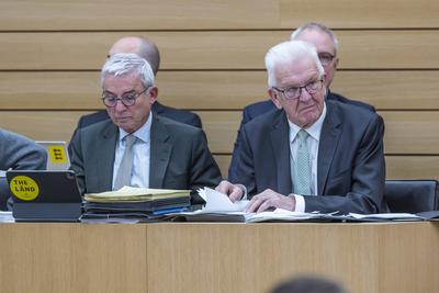 Winfried Kretschmann, Ministerpr?sident, Gr?ne. Daneben sein Stellvertreter, Innenminister Thomas Strobl (CDU). Auftakts-stock-foto