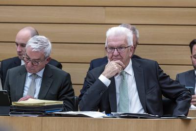 Winfried Kretschmann, Ministerpr?sident, Gr?ne. Daneben sein Stellvertreter, Innenminister Thomas Strobl (CDU). Auftakts-stock-foto