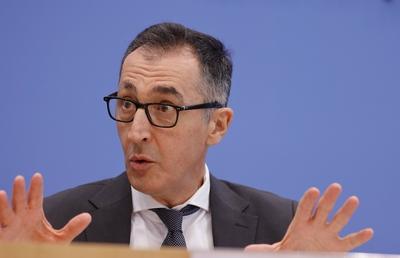 Bundesminister f?r Bildung und Forschung Cem ?zdemir, Deutschland, Berlin, Bundespressekonferenz, Thema: Gemeinsame Erkl-stock-foto