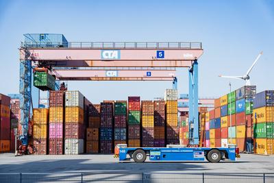Container Terminal Altenwerder CTA im Hafen Hamburg HHLA Hamburger Hafen und Logistik AG;Container Terminal Altenwerder-stock-foto