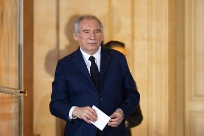 Handover ceremony between France s outgoing Prime Minister and his successor-stock-foto