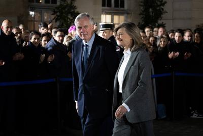 Handover ceremony between France s outgoing Prime Minister and his successor-stock-foto