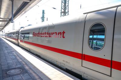 DEU, Deutschland, Nordrhein-Westfalen, Dortmund, 14.06.2023: Dortmund Hauptbahnhof. Intercity Express Zug der Deutschen-stock-foto