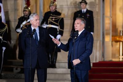 Handover ceremony between France s outgoing Prime Minister and his successor-stock-foto