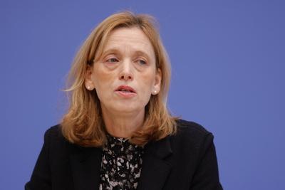 Ministerin f?r Allgemeine und Berufliche Bildung, Wissenschaft, Forschung und Kultur des Landes Schleswig-Holstein Karin-stock-photo