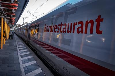 Bonn im Bundesland Nordrhein-Westfalen; Bahnhof, Hauptbahnhof HBF Bonn *** Bonn in the federal state of North Rhine-West-stock-foto