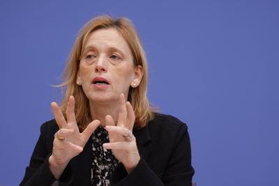 Ministerin f?r Allgemeine und Berufliche Bildung, Wissenschaft, Forschung und Kultur des Landes Schleswig-Holstein Karin-stock-photo