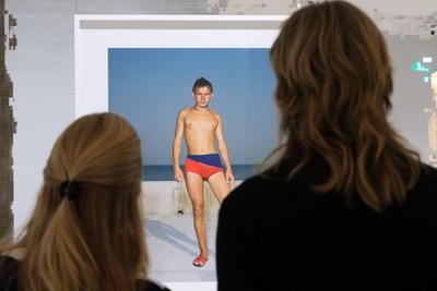 13.12.2024, Frankfurt, DEU Das Staedel Museum, Sammlung Gegenwartskunst, zeigt einen Auswahl Beachs Portraits der Kuenst-stock-foto