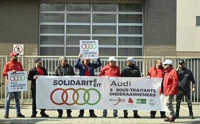 Parliamentary delegation visits Audi Brussels BRUSSELS, BELGIUM - SEPTEMBER 18 : Audi Brussels : Parliamentary delegatio-stock-foto
