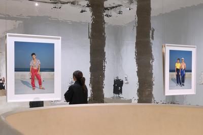 13.12.2024, Frankfurt, DEU Das Staedel Museum, Sammlung Gegenwartskunst, zeigt einen Auswahl Beachs Portraits der Kuenst-stock-foto