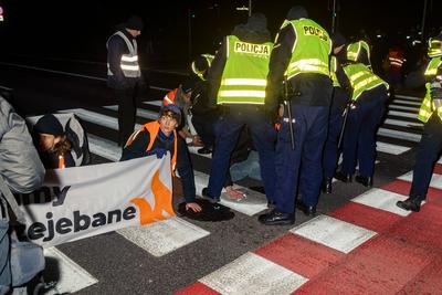 Several hours of blockade of one of the most important roads in Warsaw by the Last Generation.-stock-foto
