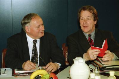 Der Vorsitzende der Sozialdemokratischen Partei Deutschlands (SPD) Oscar Lafontaine, links, mit SPD Generalsekret?r Fran-stock-foto