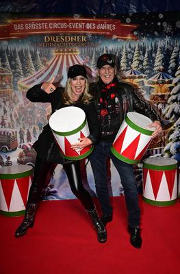 Petra Zieger und Peter Taudte bei der Premiere des 27. Dresdner Weihnachts-Circus an der Washingtonstra?e. Dresden, 13.1-stock-foto