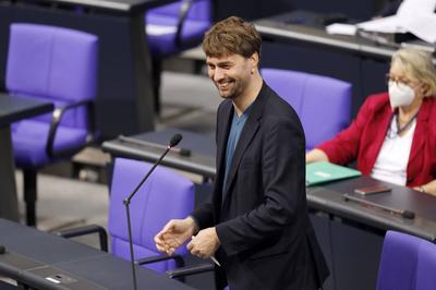 Stefan Gelbhaar in der 201. Sitzung des Deutschen Bundestages im Reichstagsgeb?ude. Berlin, 16.12.2020 *** Stefan Gelbha-stock-photo