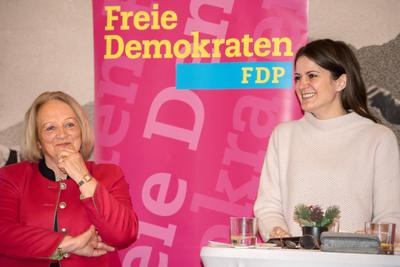 Sabine Leutheusser-Schnarrenberger, Bundesjustizministerin a.D., Susanne Seehofer, FDP Bundestagskandidatin, FDP Wahlkampf, Adventsbrunch, M?nchen, Dezember 2024-stock-foto