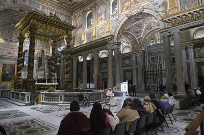 ITALY -   POPE FRANCIS MEETS THE PARTICIPANTS OF THE CELEBRATIONS FOR THE 800TH ANNIVERSARY OF THE FIRST GRECCIO LIVING NATIVITY INSIDE THE ST MARY MAJOR BASILICA IN ROME  - 2024/12/14-stock-photo