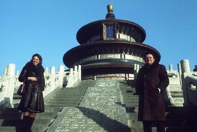 Franz Josef Strau? (re., Deutschland/CSU Vorsitzender) mit seiner Ehefrau Marianna den Tempel der guten Ernte in China-stock-photo