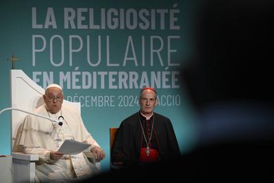 FRANCE - POPE FRANCIS DELIVERS HIS MESSAGE DURING THE CLOSING SESSION OF THE OCCASION OF THE " LA RELIGIOSITE' POPULAIRE EN MEDITERRANEE' " CONGRESS ON THE OCCASION OF HIS INE DAY- VISIT IN THE FRENCH ISLAND OF CORSICA , IN AJACCIO  - 2024/12/15-stock-photo