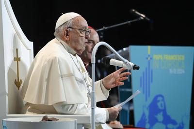 FRANCE - POPE FRANCIS DELIVERS HIS MESSAGE DURING THE CLOSING SESSION OF THE OCCASION OF THE " LA RELIGIOSITE' POPULAIRE EN MEDITERRANEE' " CONGRESS ON THE OCCASION OF HIS INE DAY- VISIT IN THE FRENCH ISLAND OF CORSICA , IN AJACCIO  - 2024/12/15-stock-photo