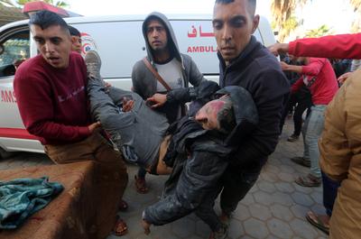 People transport the bodies and injured Palestinians to Al-Aqsa Martyrs Hospital after an Israeli air strike targeted the Deir al-Balah municipality-stock-photo