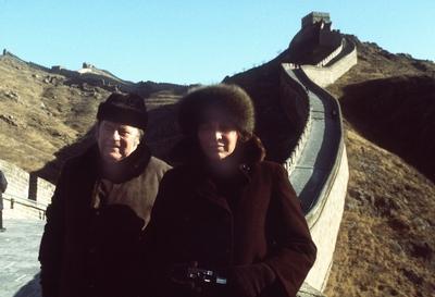 Franz Josef Strau? (li., Deutschland/CSU Vorsitzender) mit seiner Ehefrau Marianna besichtigt die chinesische Mauer-stock-foto