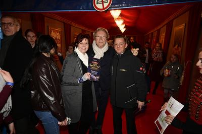 Michaela Gornickel, Wolfgang Lippert und Sascha K?llner bei der Premiere des 27. Dresdner Weihnachts-Circus an der Washi-stock-foto