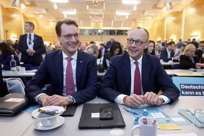 Hendrik W?st und Friedrich Merz-stock-foto
