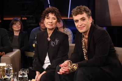 Maria Ketikidou und Enrique Fi? zu Gast in der NDR Talk Show, Fototermin am 13.12.2024 im Fernsehstudio Hamburg Lokstedt-stock-foto