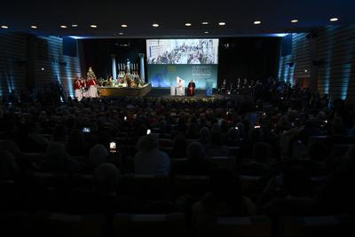FRANCE - POPE FRANCIS DELIVERS HIS MESSAGE DURING THE CLOSING SESSION OF THE OCCASION OF THE " LA RELIGIOSITE' POPULAIRE EN MEDITERRANEE' " CONGRESS ON THE OCCASION OF HIS INE DAY- VISIT IN THE FRENCH ISLAND OF CORSICA , IN AJACCIO  - 2024/12/15-stock-foto