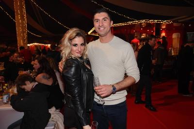 Jozsef Richter mit Partnerin bei der Premiere des 27. Dresdner Weihnachts-Circus an der Washingtonstra?e. Dresden, 13.12-stock-foto